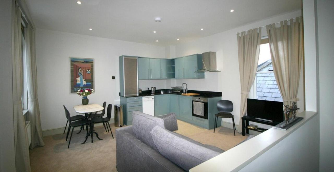 Stylish Light-filled 1 Bedroom Flat In Hammersmith Apartment
