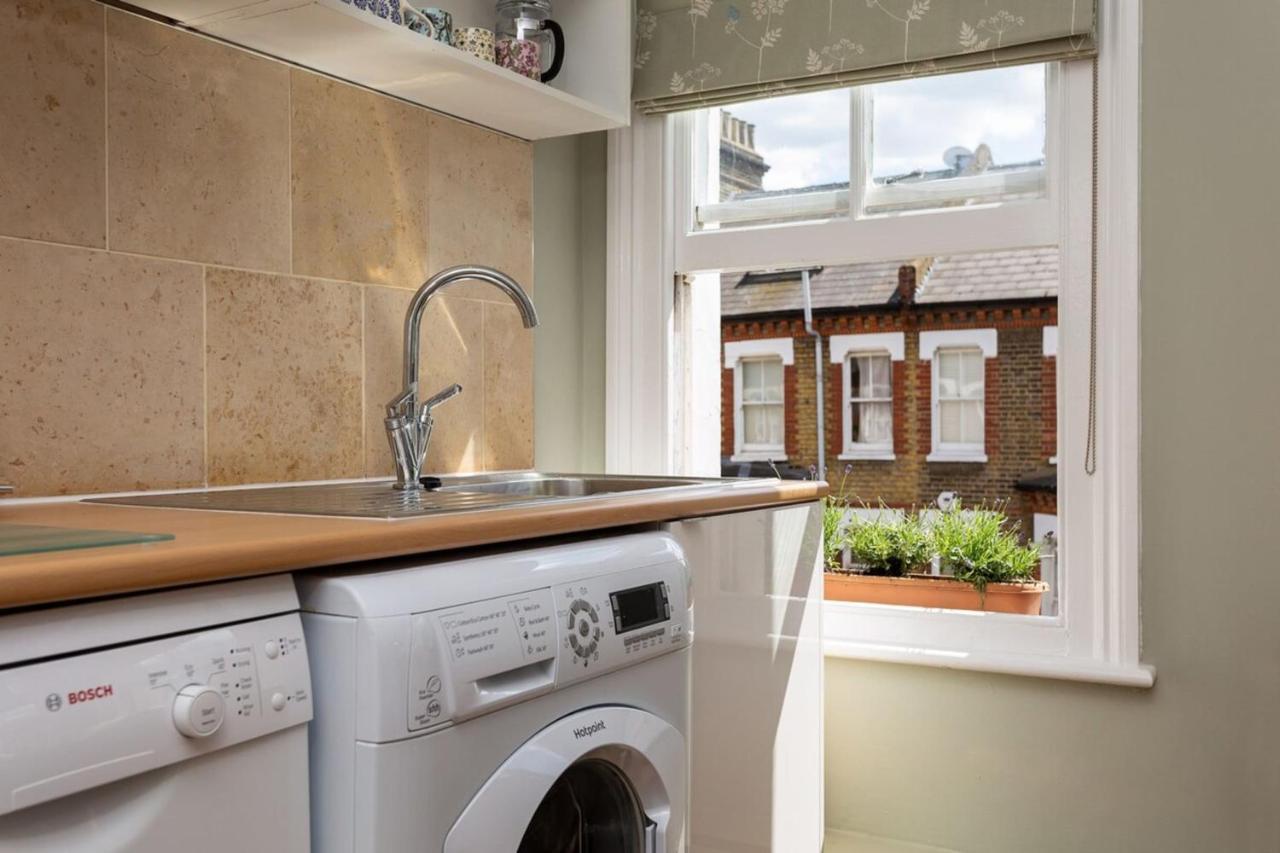 Quaint 2 Bedroom Flat - 9 Minutes Walk To Vauxhall Tube *