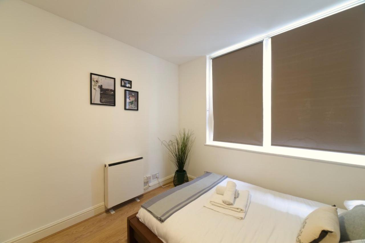 Clerkenwell By Dc *