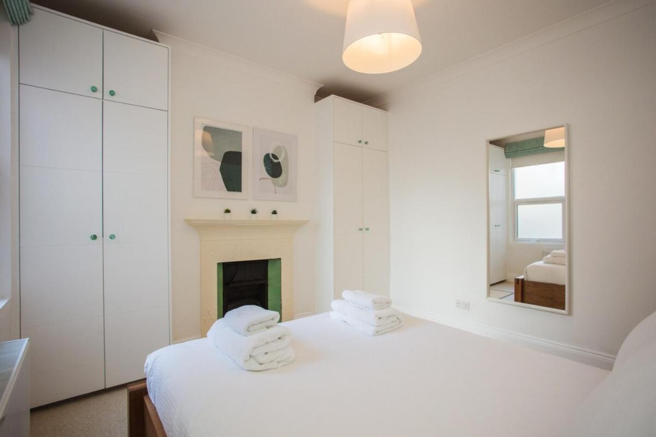 Stylish & Modern 3 Bed Flat In Nw With Garden Holiday home *