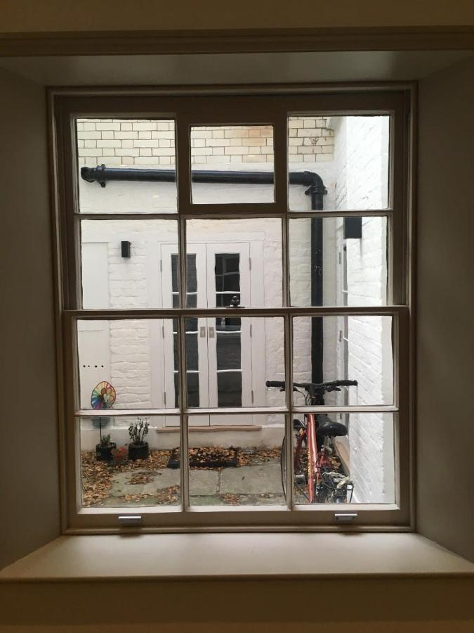 Stylish & Modern 1bd Kensington Flat Sleeps 2 * London
