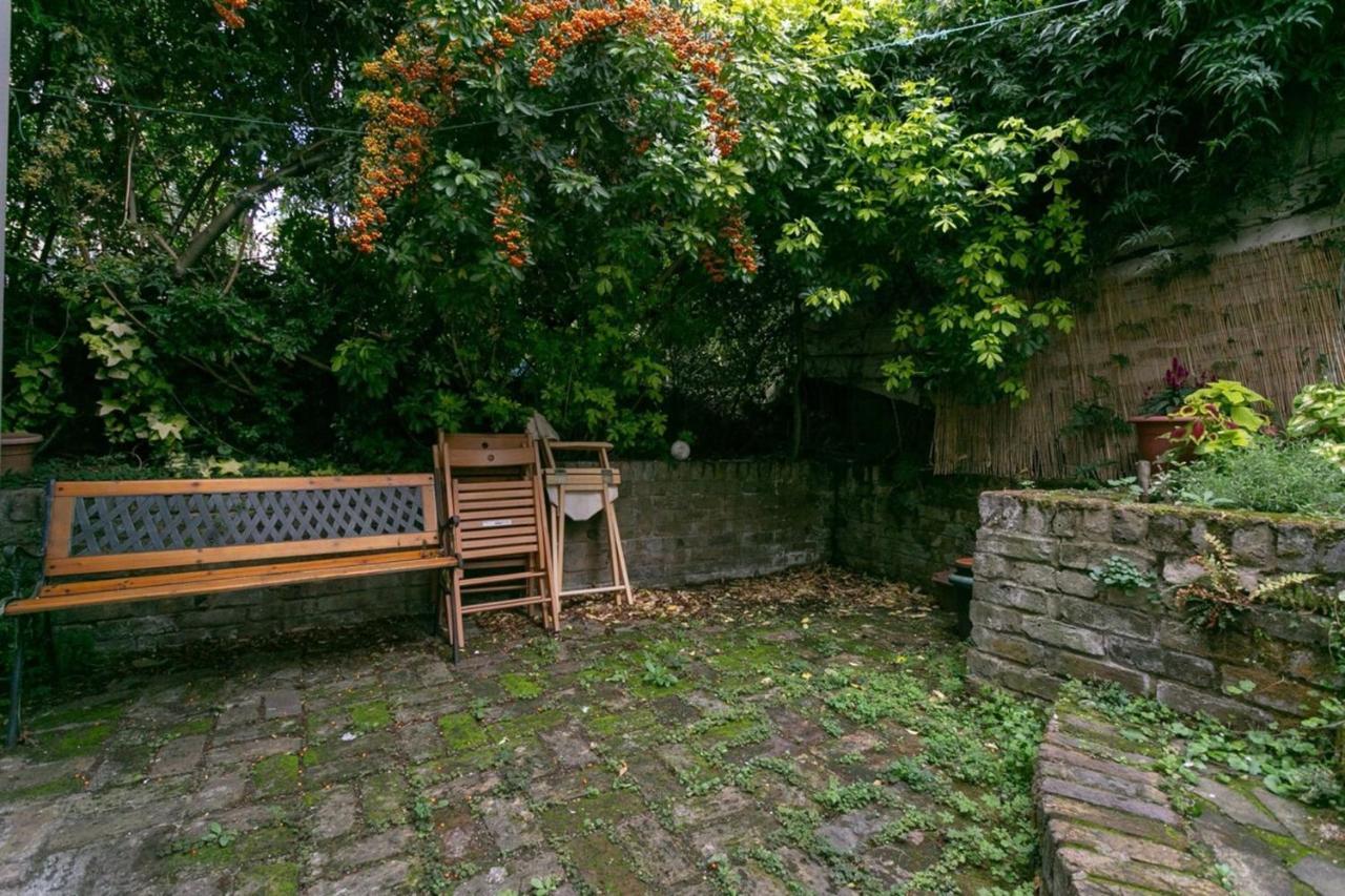 Fantastic And Bright 1 Bedroom Garden Flat *