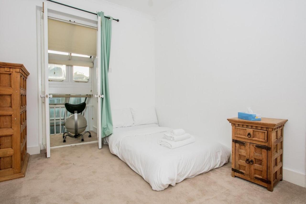 Elegant Victorian 3-bed Near Hammersmith