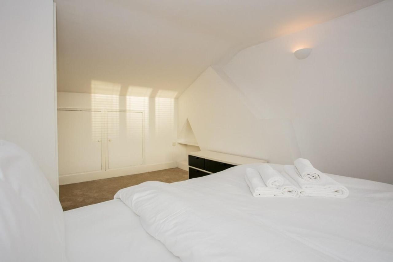 Elegant Victorian 3-bed Near Hammersmith Holiday home *