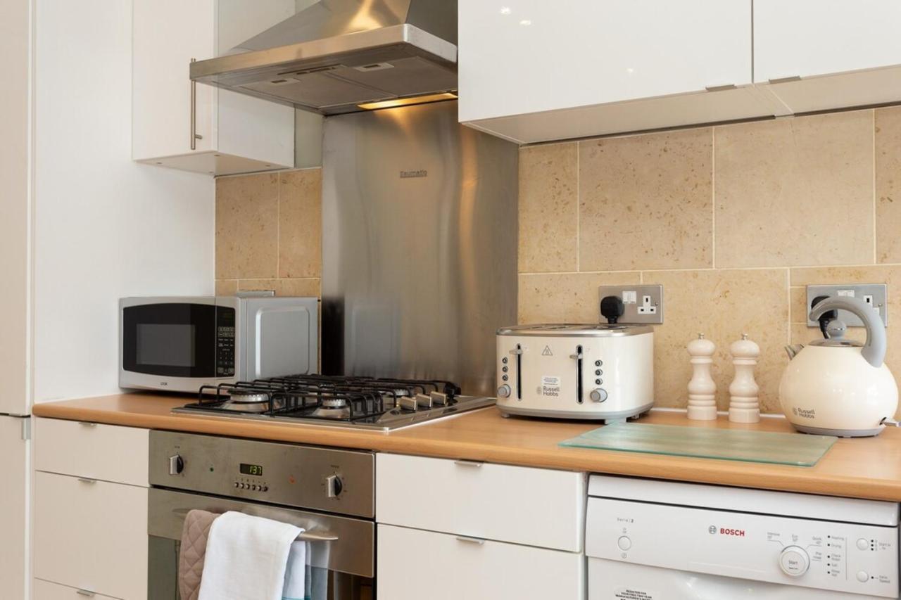 Quaint 2 Bedroom Flat - 9 Minutes Walk To Vauxhall Tube *