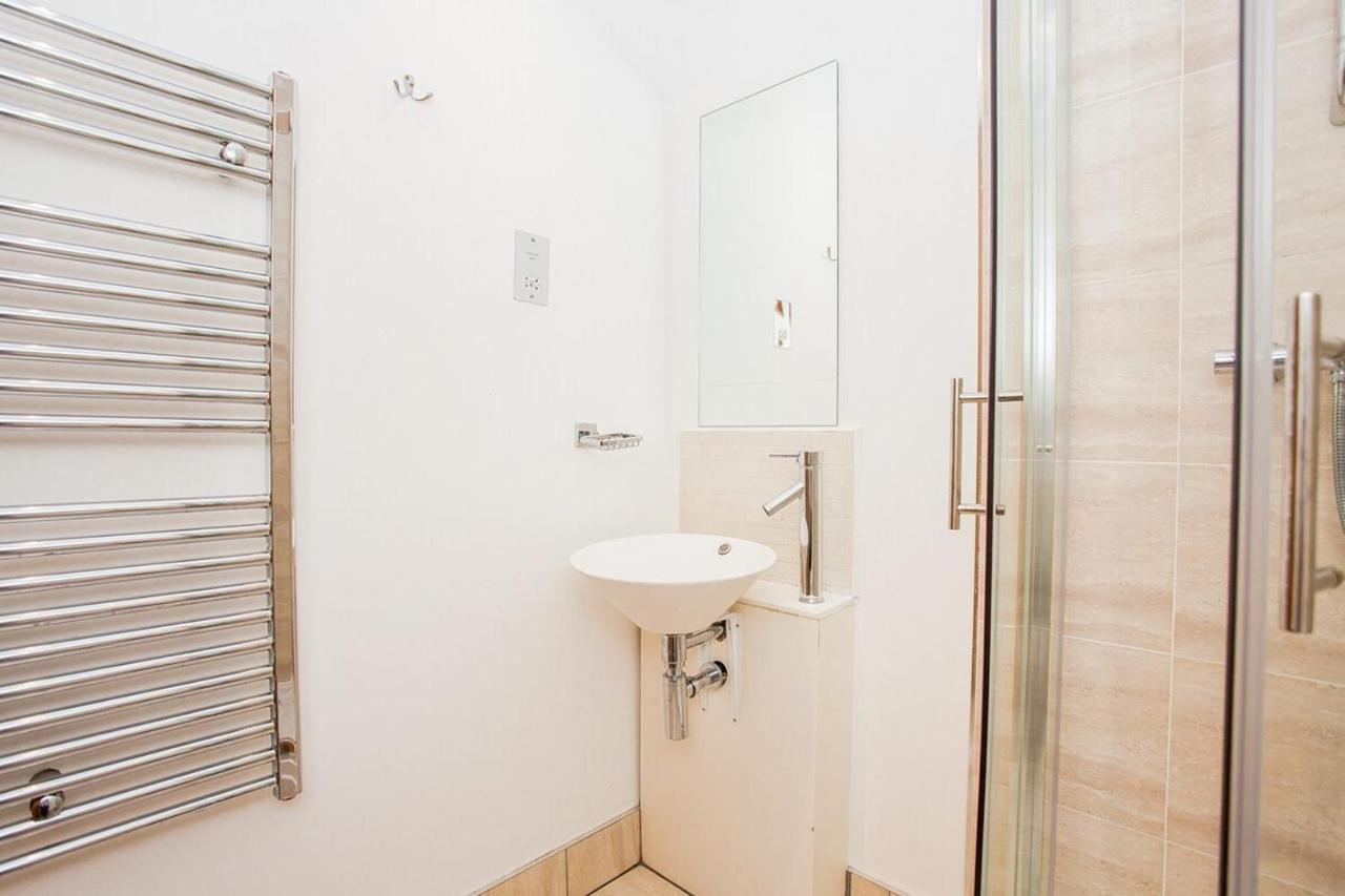 Incredible And Modern Central 1 Bedroom - Bridge Apartment