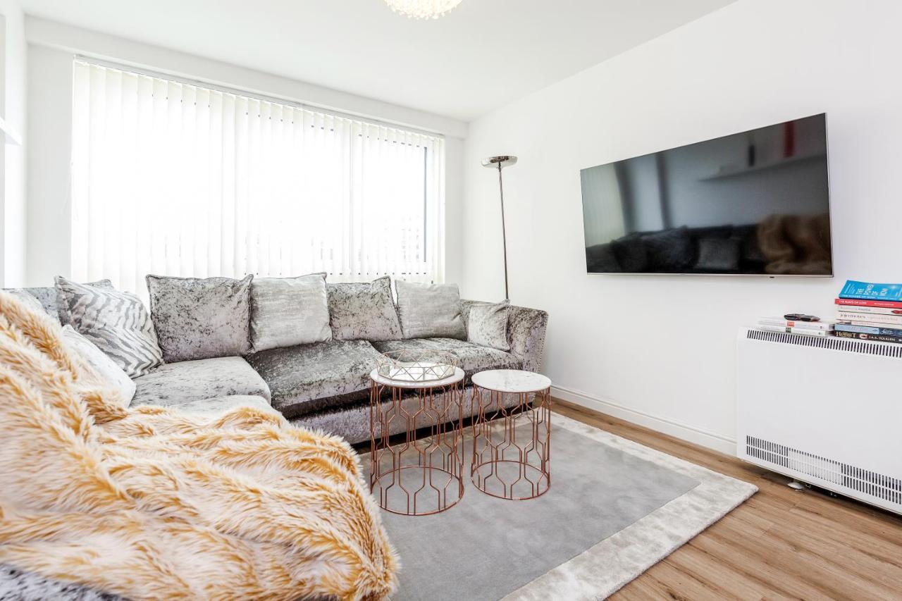 *spacious-modern One Bed Flat. Riverside Location* Appartement