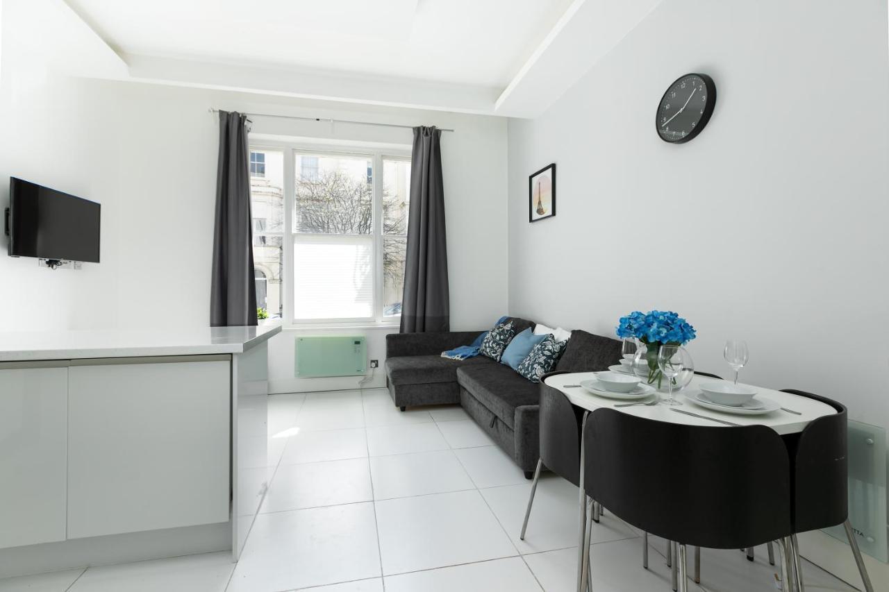 Central Bayswater Apartment *