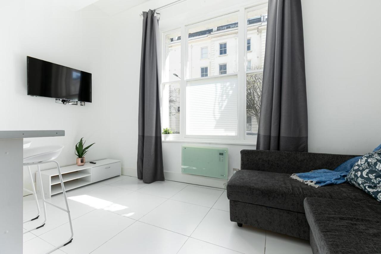 Central Bayswater Apartment *