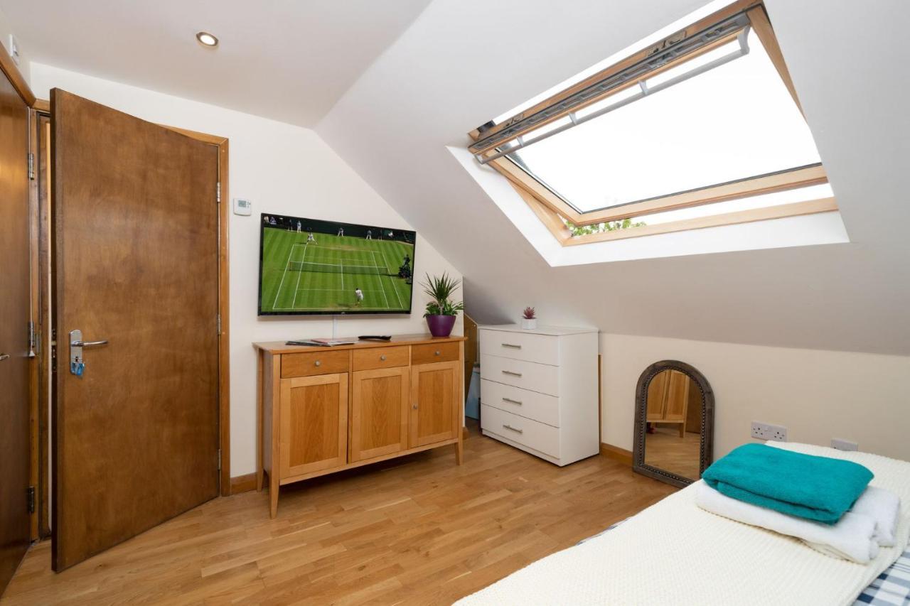 S6 Ensuite Loft Space Apartment London