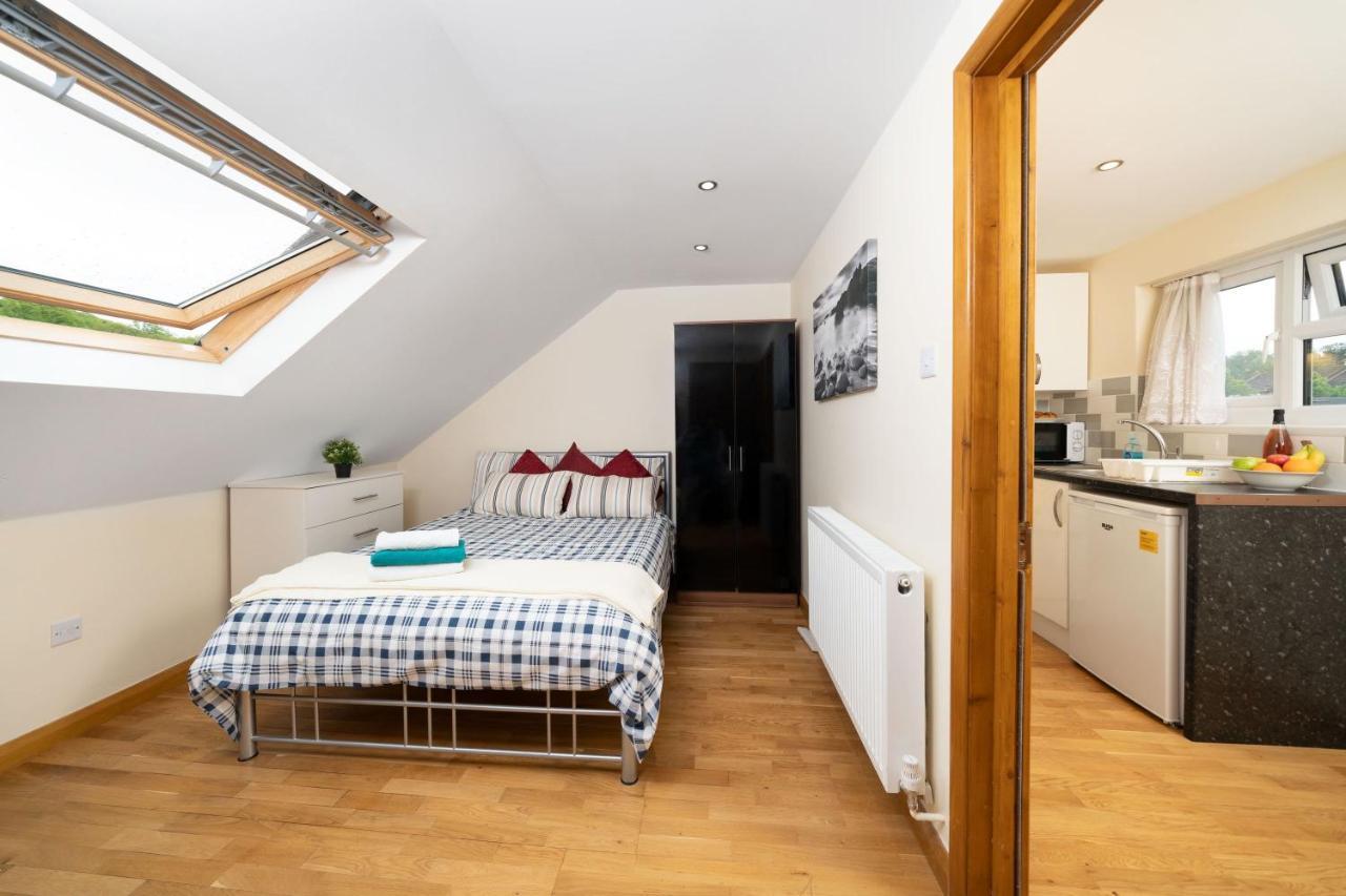 S6 Ensuite Loft Space Apartment London