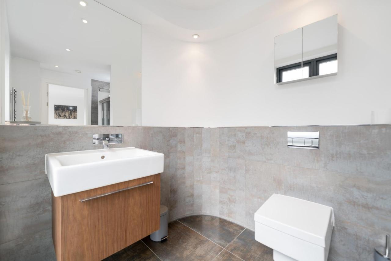 Apartment Spacious 2 Bedroom, 3 Beds 2,5 Bathroom, Trafalgar Square