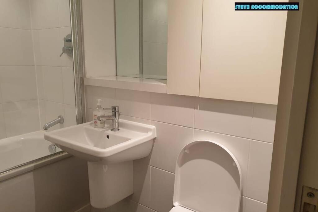 Apartamento 80s Retro 1bed Studio Serviced Canary Wharf Perfect For Solo & Couple Travellers