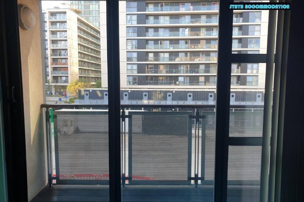 Apartamento 80s Retro 1bed Studio Serviced Canary Wharf Perfect For Solo & Couple Travellers *
