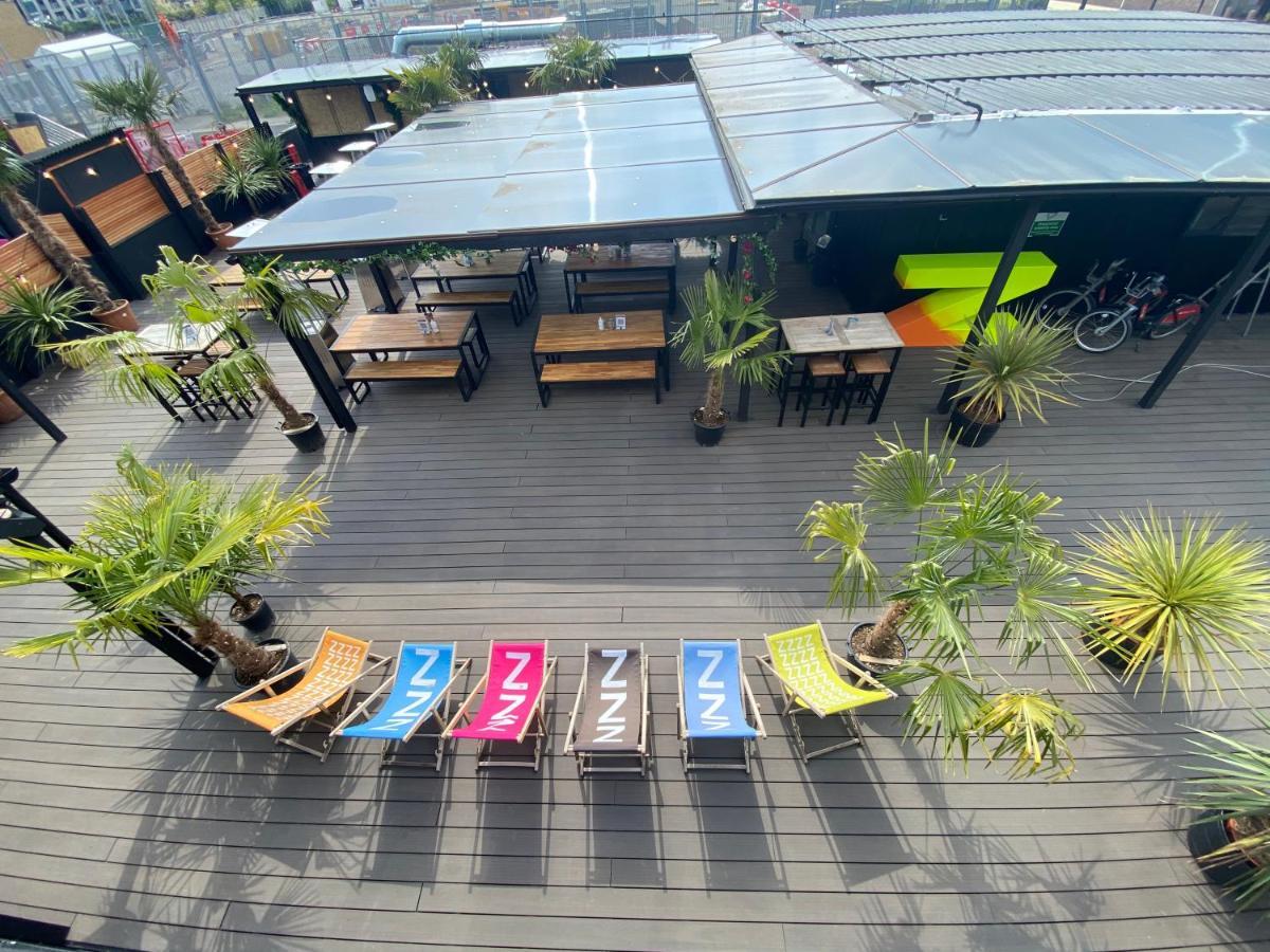 Hotel Snoozebox Stratford London