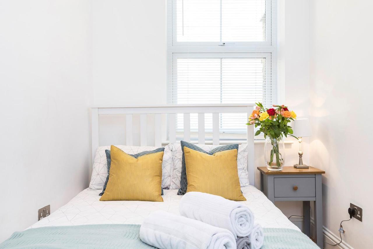 Stylish 2 Bed Apartment-zone 2 - 10 Minutes To The Heart Of London- Sleeps Up 8 * Londen