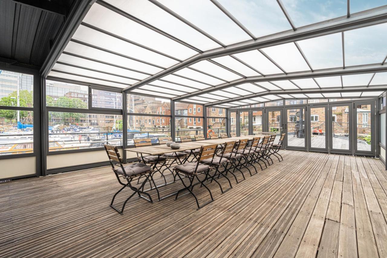 Apartment Charming Houseboat Featuring A Sauna