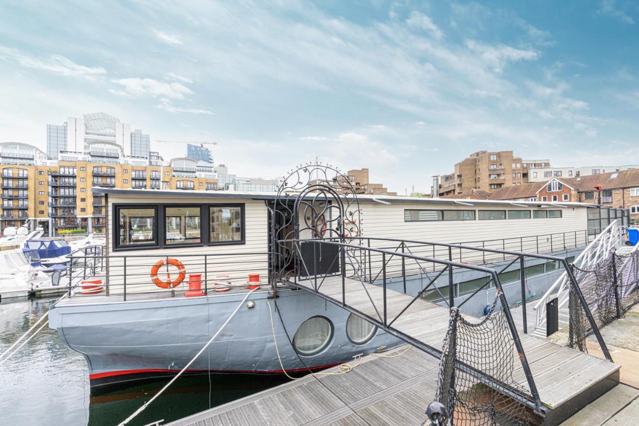 Charming Houseboat Featuring A Sauna Apartment