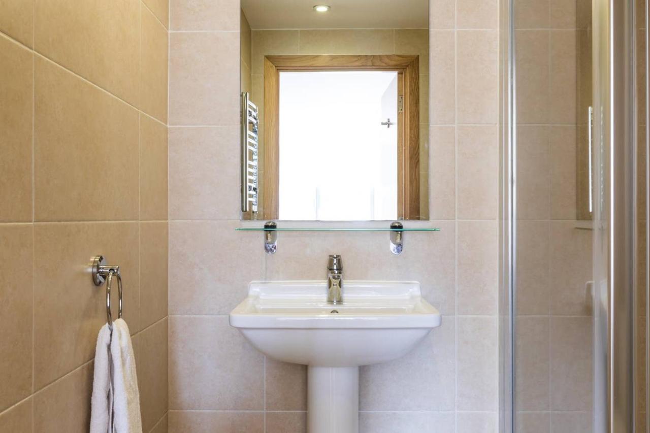 Bright And Modern 3 Bed Hyde Park Apartment London