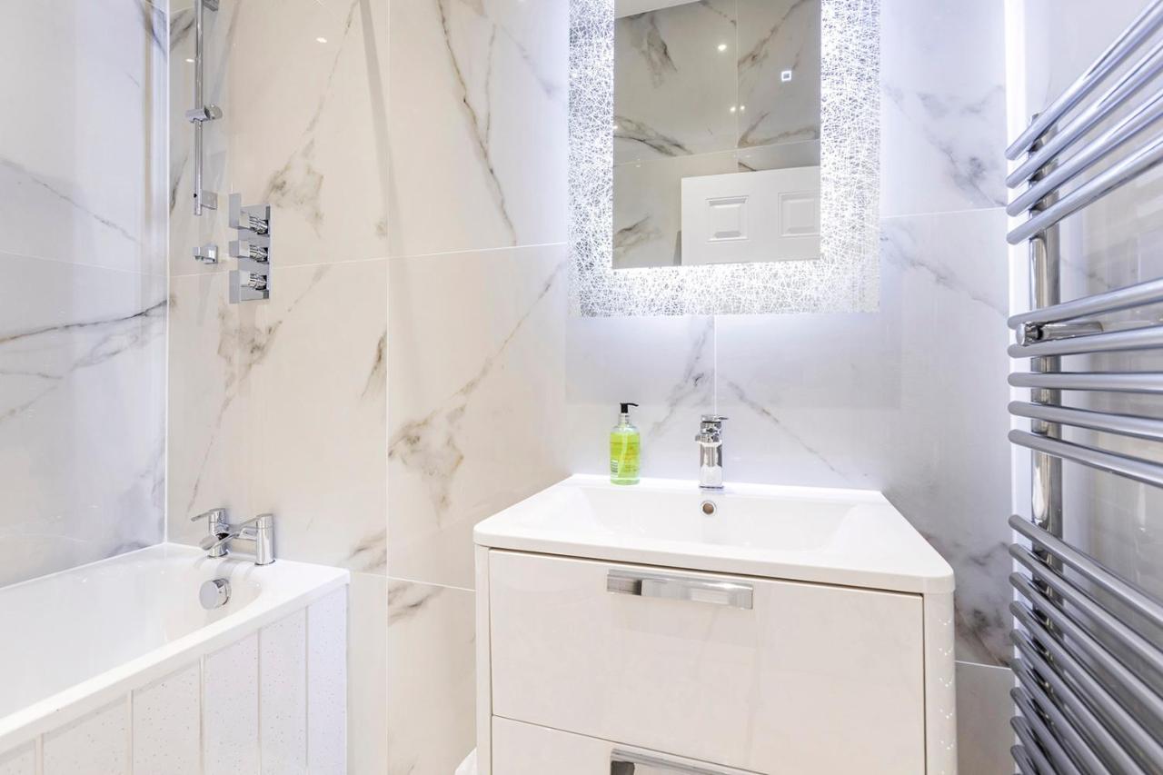 Stylish 2 Bed Apartment-zone 2 - 10 Minutes To The Heart Of London- Sleeps Up 8 Appartement