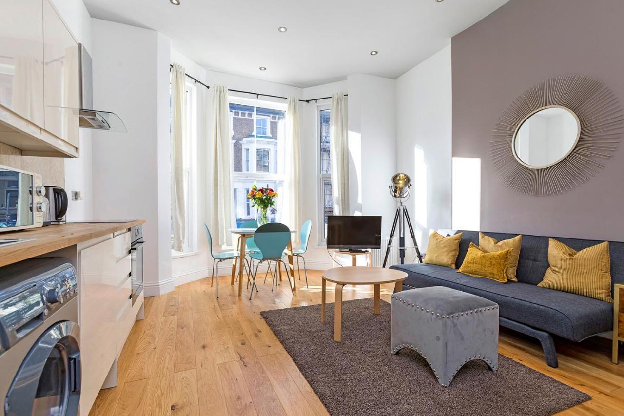 Stylish 2 Bed Apartment-zone 2 - 10 Minutes To The Heart Of London- Sleeps Up 8 Appartement Londen