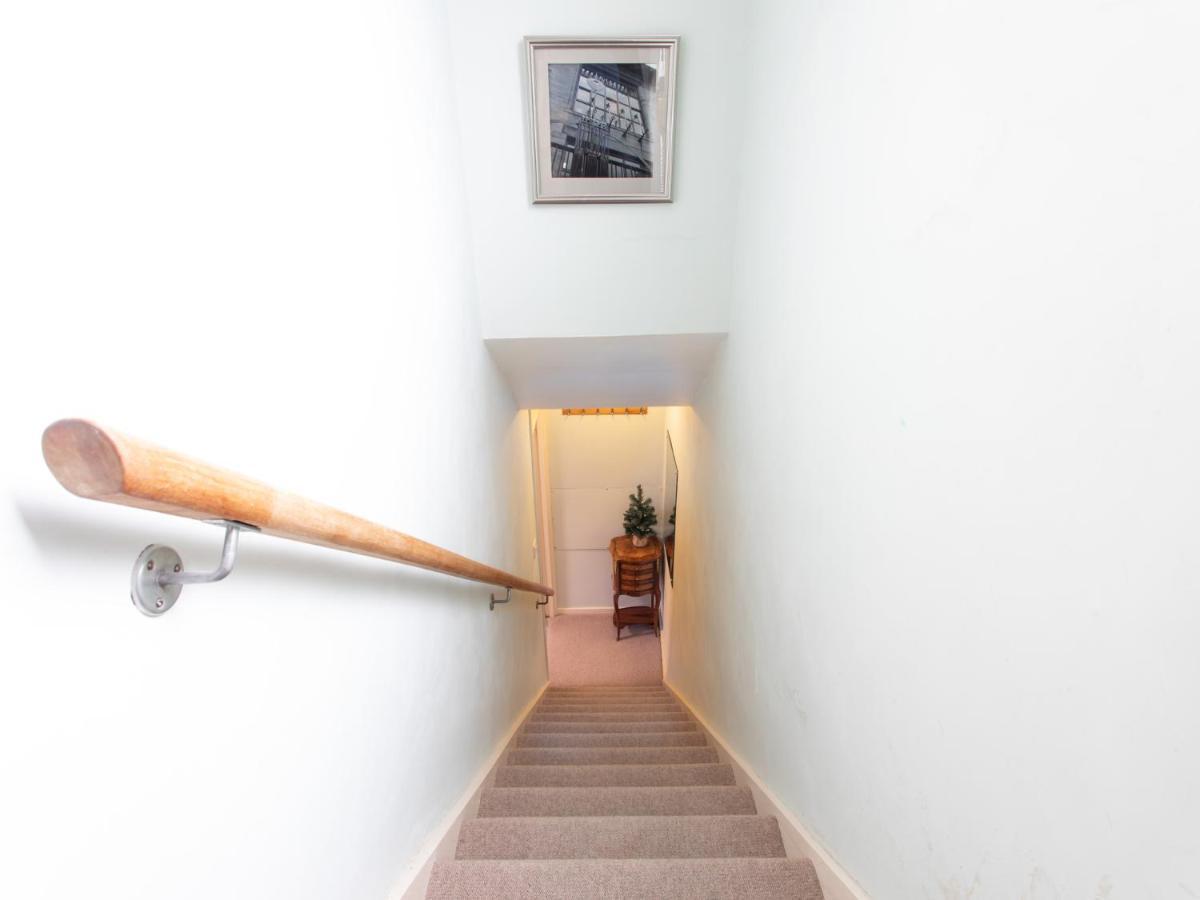 Pass The Keys Pimlico Minutes From Big Ben, And Eye Apartment London