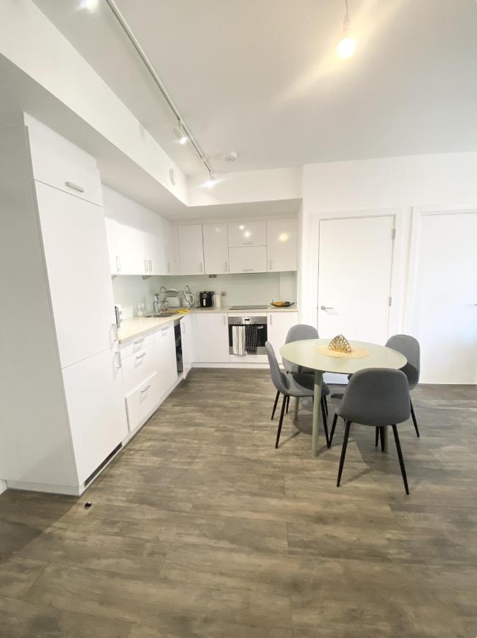 Accommodatie bij particulieren Air Airport 2 Bedroom Londen