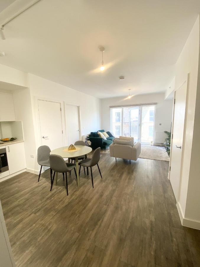Air Airport 2 Bedroom Homestay London