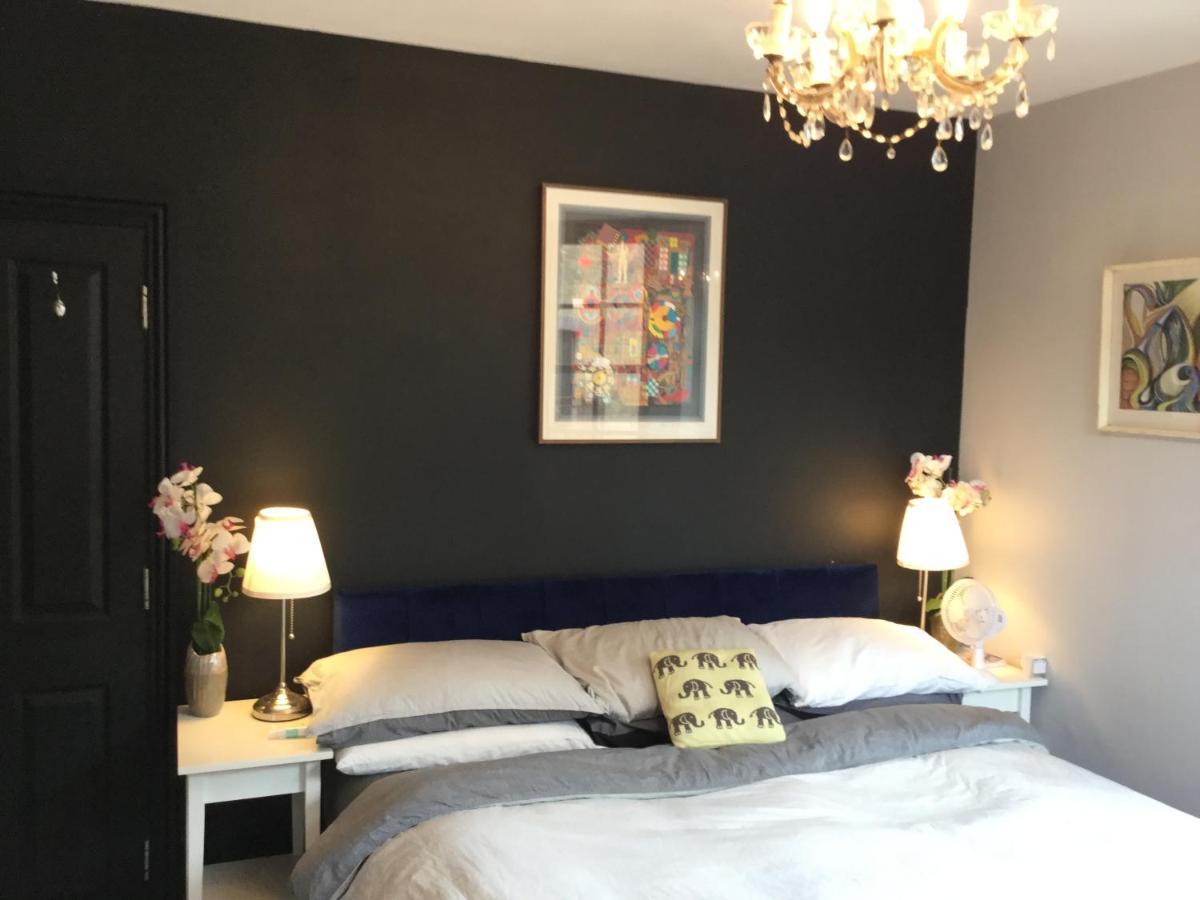 Appartement Shad Thames Pied-A-Terre Exquisite Historic Warehouse Air Conditioning Private Parking Garden & Balcony Next To Shard With Views Londen