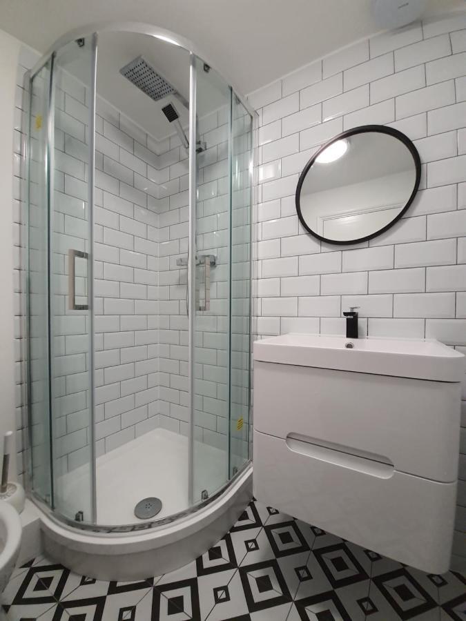 Gasthof In With Shared Bathroom *