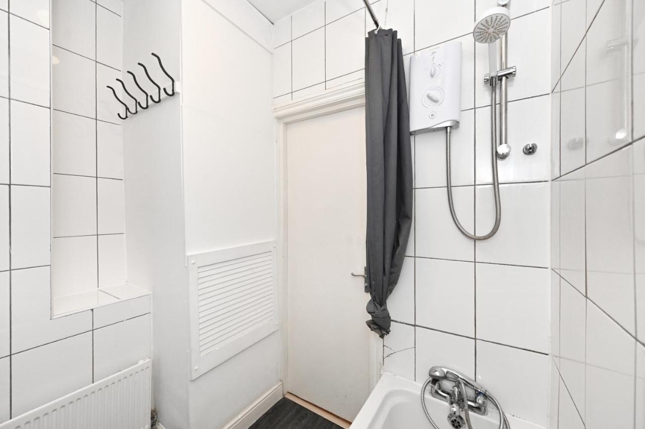 Soho Apartment, Theatres & Old Compton Street * London