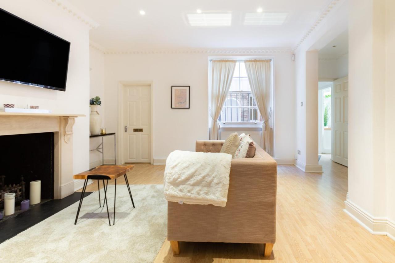 Spacious 1 Bed Sloane Square Apartment London