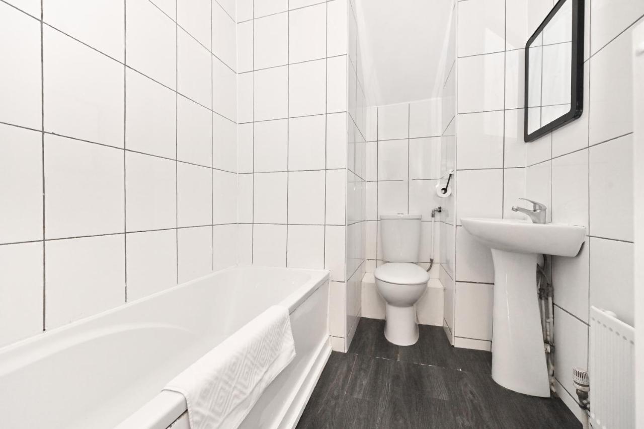 Soho Apartment, Theatres & Old Compton Street *