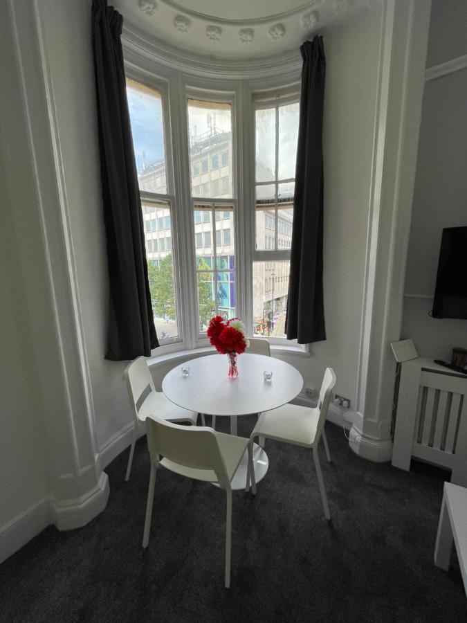 Selfridges Serviced Apartment *