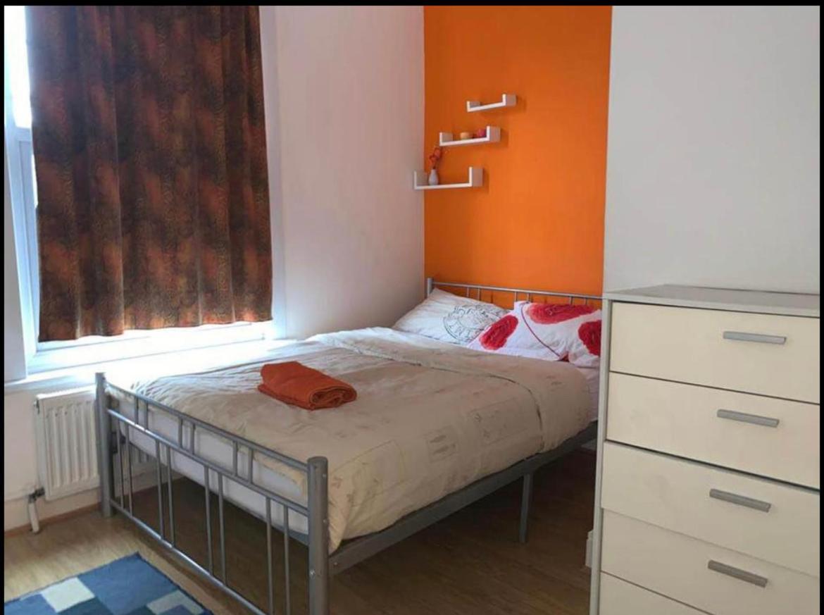 03 Bedroom Apartment-self Check In Apartment London