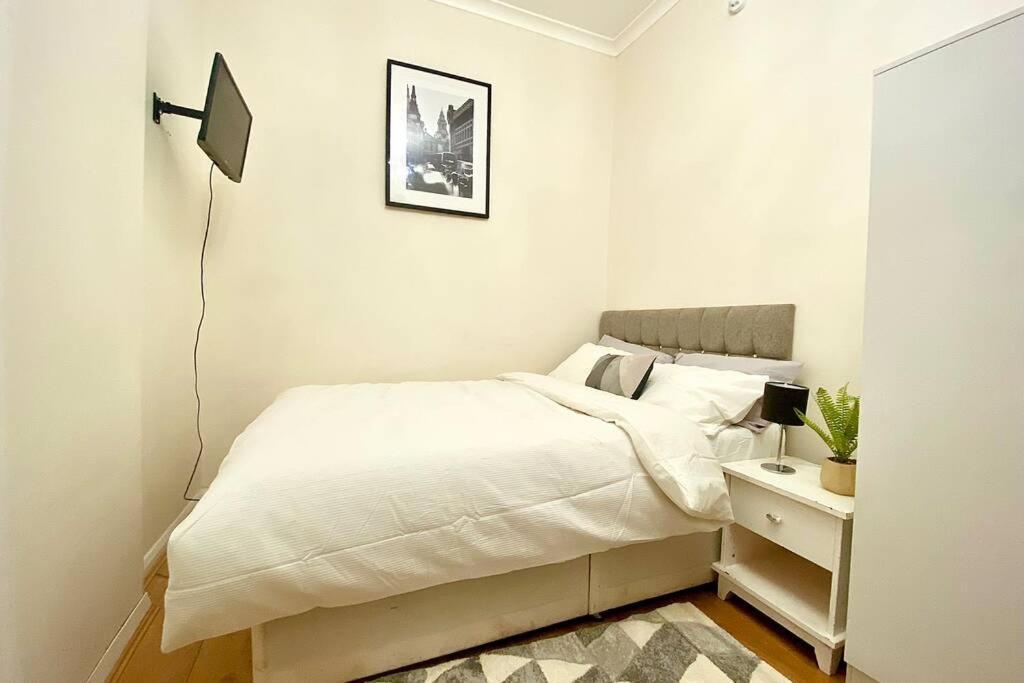 Apartment Self Check In London