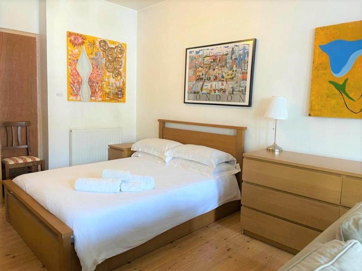 Flat Without Kitchen At Kentish Town * Londen