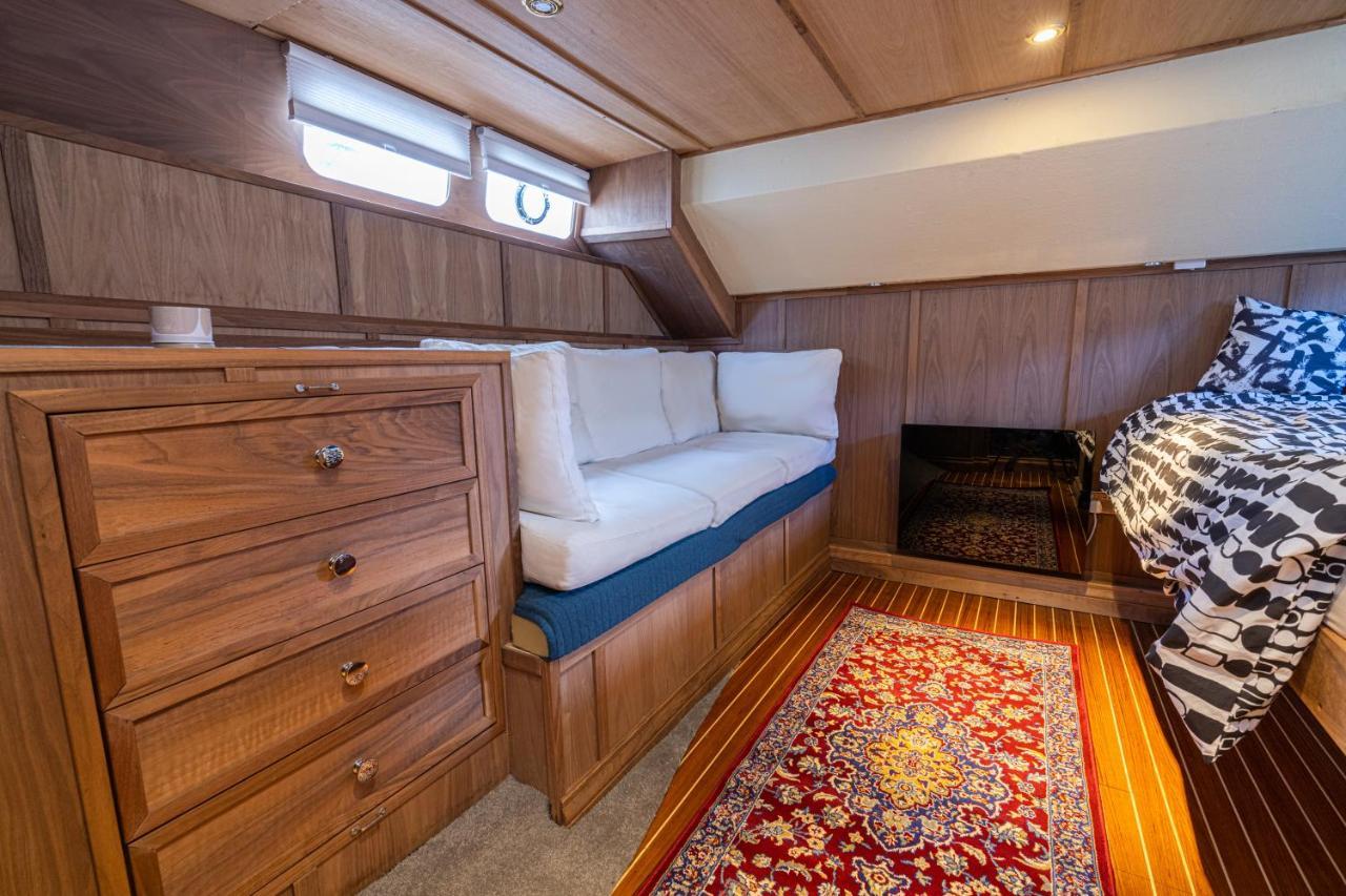 Rustic 2-bed Houseboat On The River Thames, In East * Londres