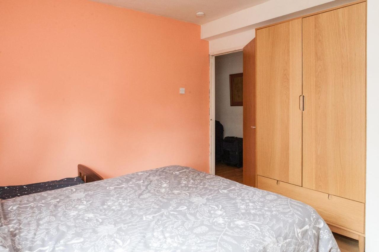 Pass The Keys Spacious Kennington Apartment, 4 Mins From Station Apartment