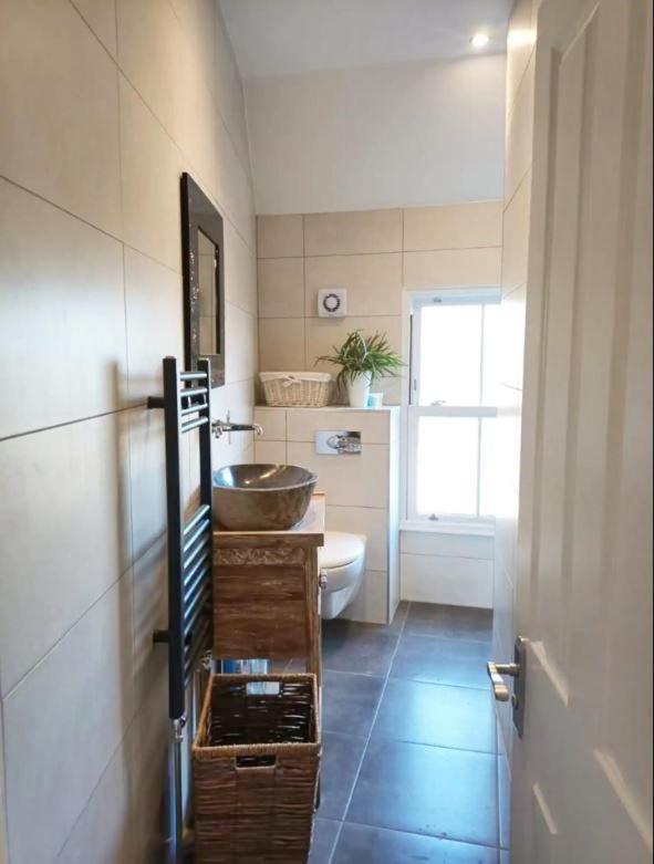 Stylish 2-bed Flat, Quick Access To Sights Apartment