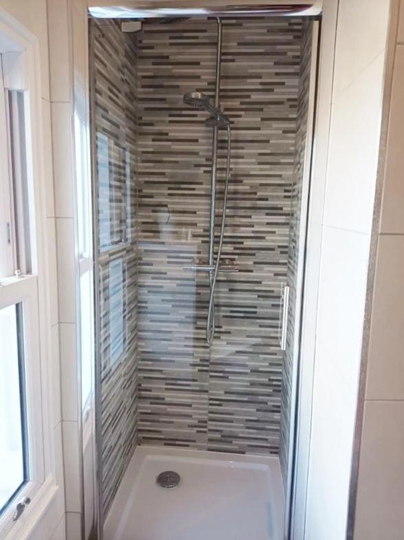 Stylish 2-bed Flat, Quick Access To Sights Apartment *