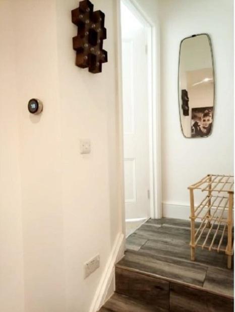Stylish 2-bed Flat, Quick Access To Sights Apartment *