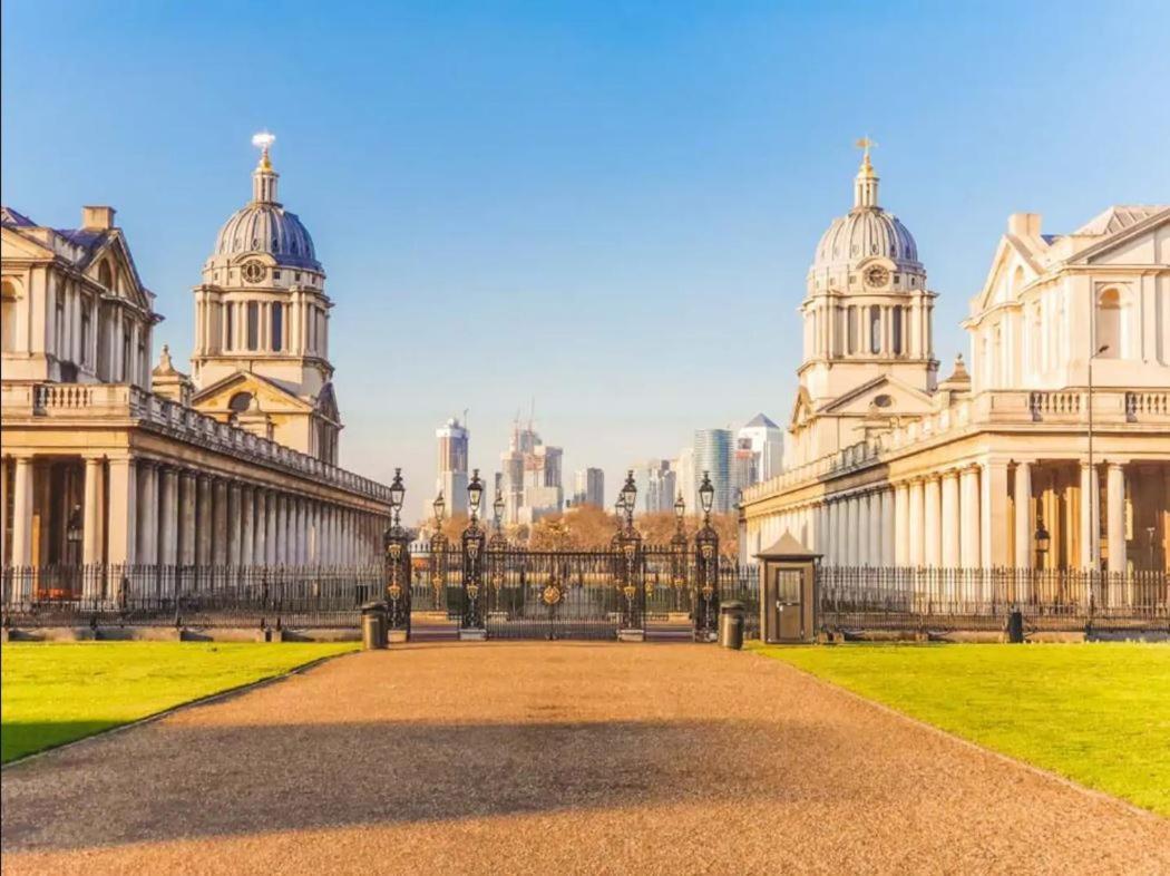 Stylish 2-bed Flat, Quick Access To Sights Apartment London