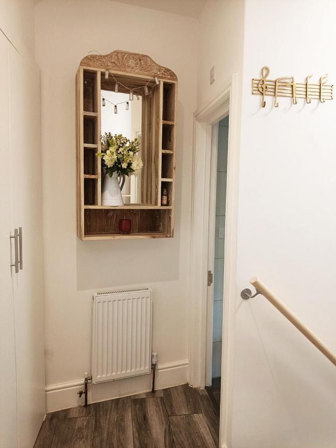 Apartment Stylish 2-bed Flat, Quick Access To Sights London
