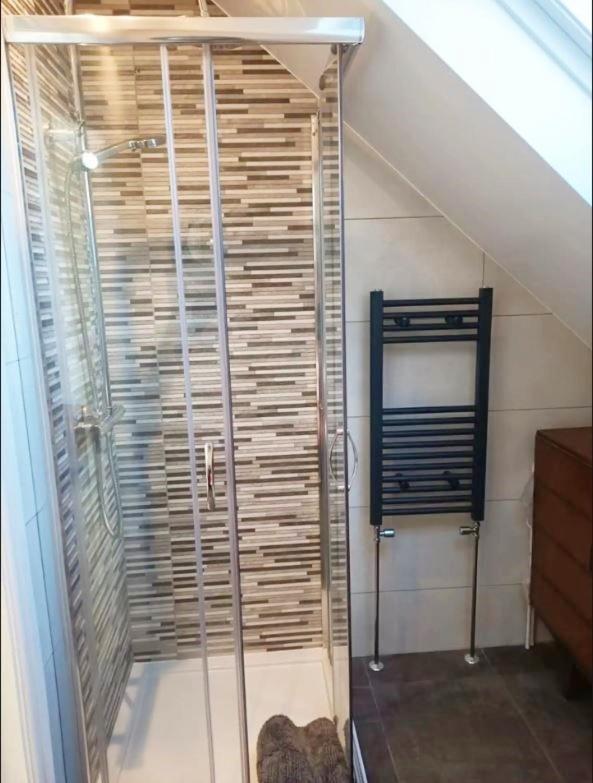 Stylish 2-bed Flat, Quick Access To Sights Apartment