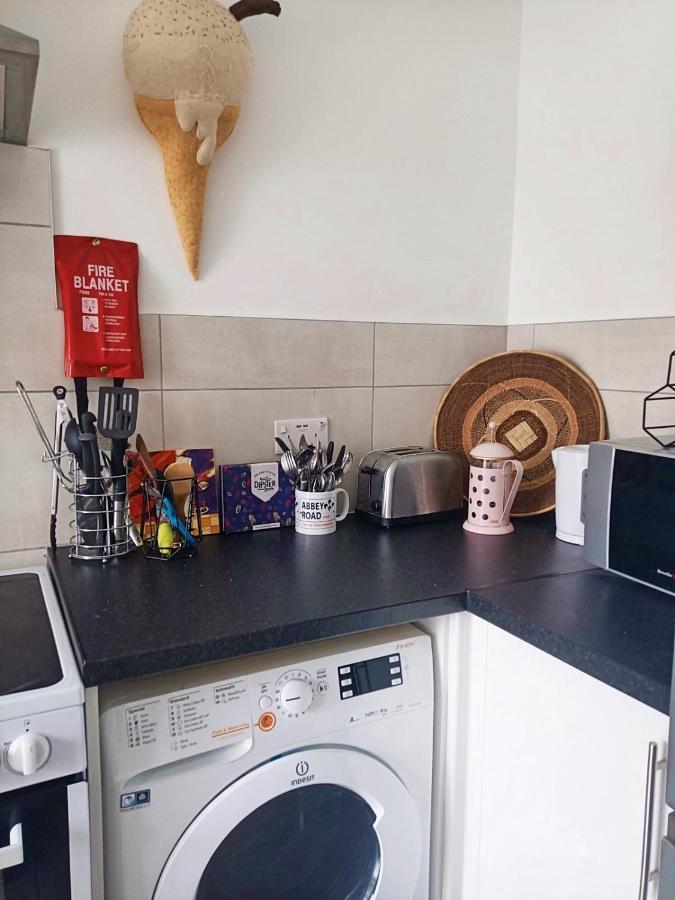 Stylish 2-bed Flat, Quick Access To Sights Apartment London