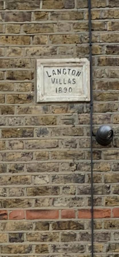 35 Mins To London. 3 Bedrooms. 2 Bathrooms With Garden Ferienhaus London