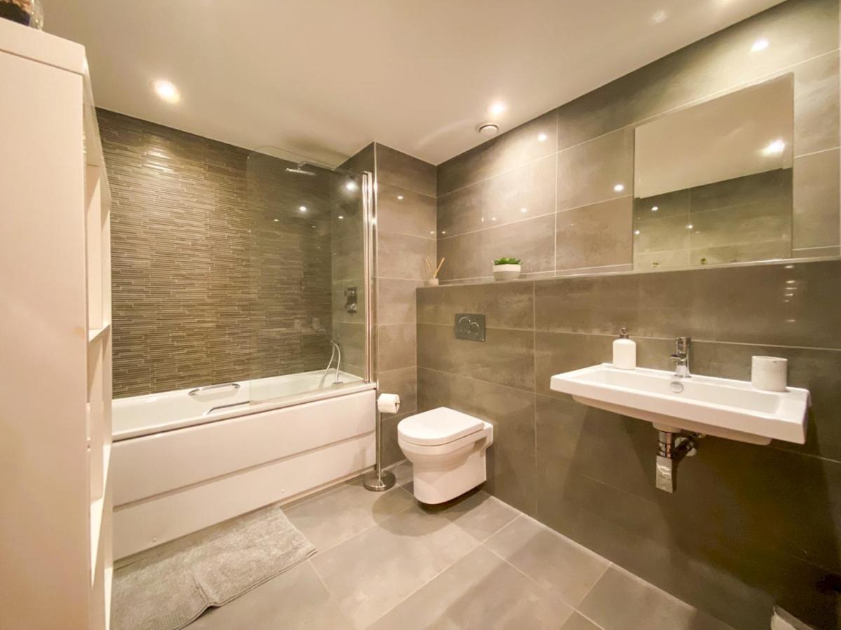 Pass The Keys Large And Modern Studio Flat In South East * London