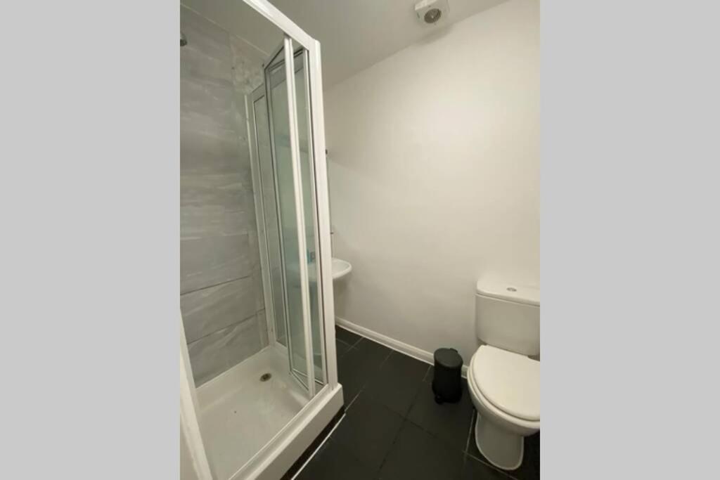 F6-comfy Ground Flr Fits 4- Near Paddington Apartment