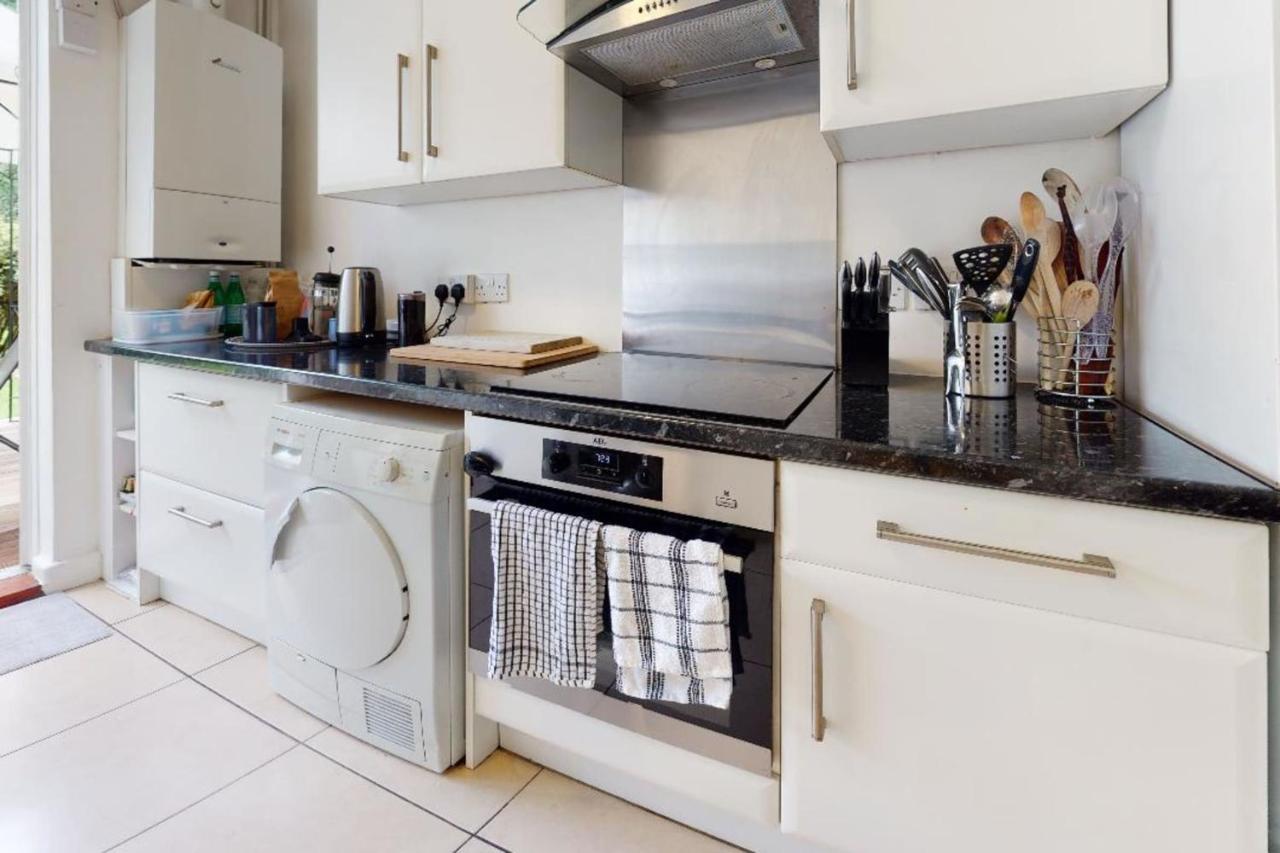 Bright And Spacious Philbeach Garden Apartment London